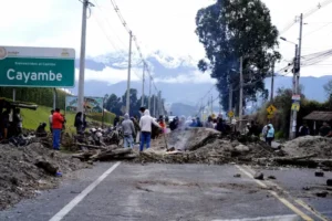 protestas en Ecuador, paro parcial en el país, movilización en Imbabura, huelga social ecuatoriana, bloqueo de vías en Ecuador